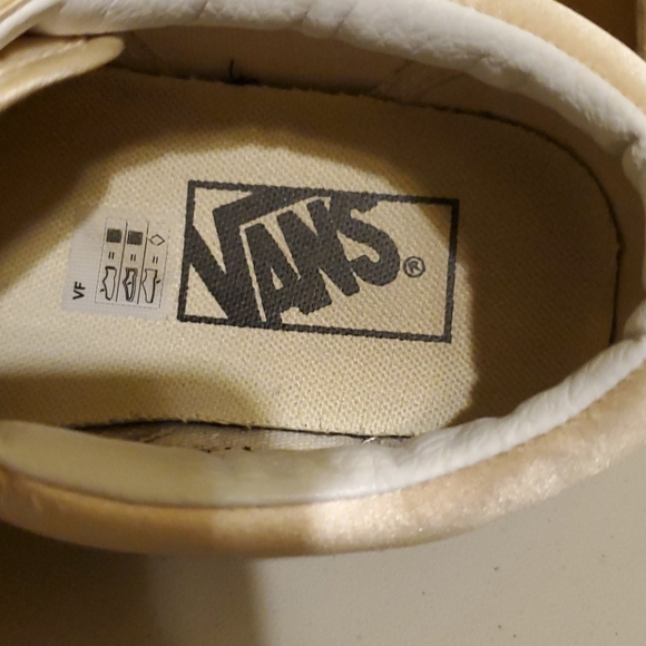 Vans - Picture 6 of 8